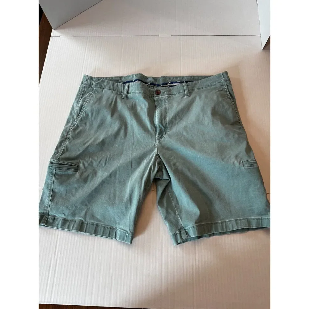 Tommy Bahama Mens 42 Green Stretch Shorts Swordfish Cargo Casual Flat Front